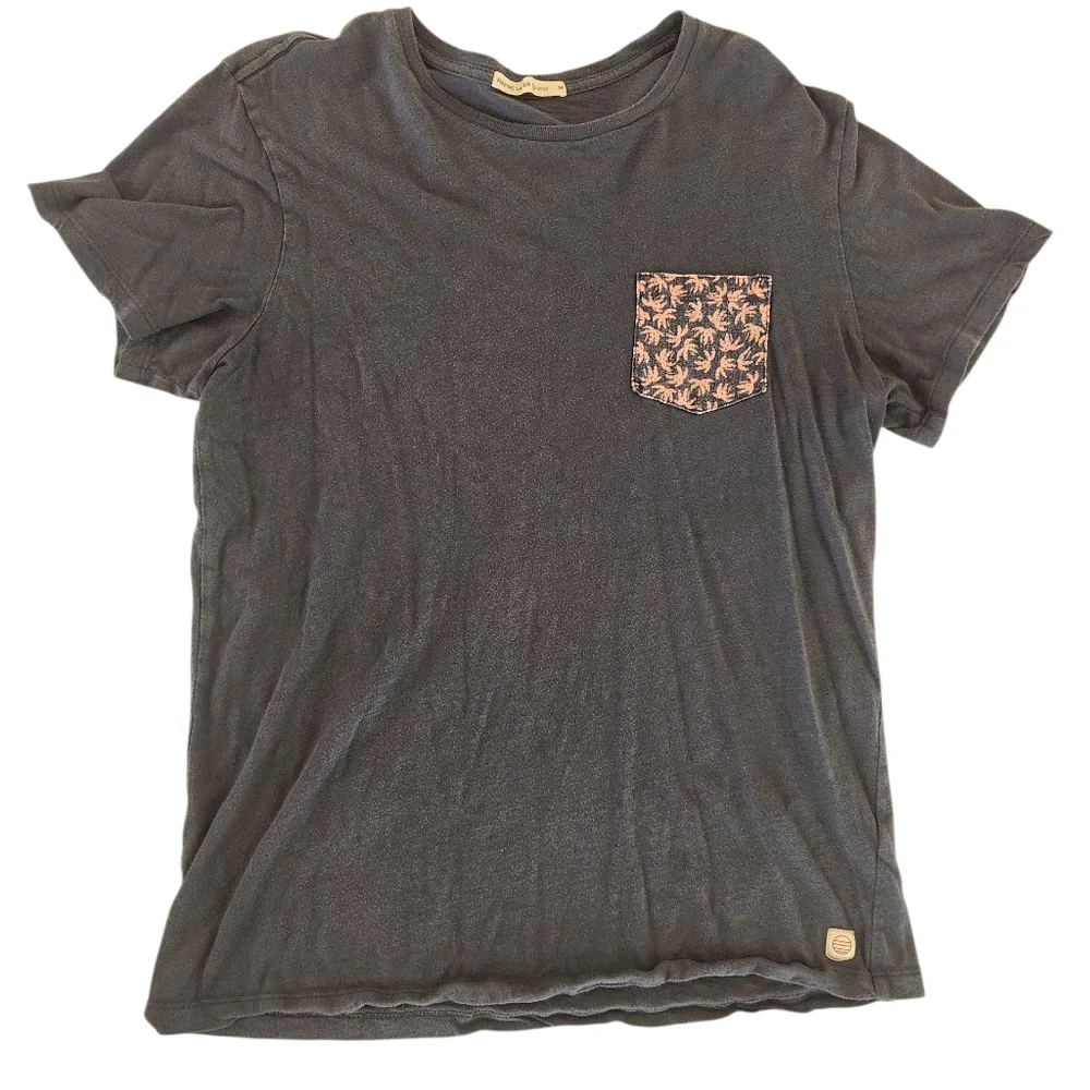 Marine Layer Blue Tee With Palm Tree Pocket Women's Size Medium - Picture 1 of 7